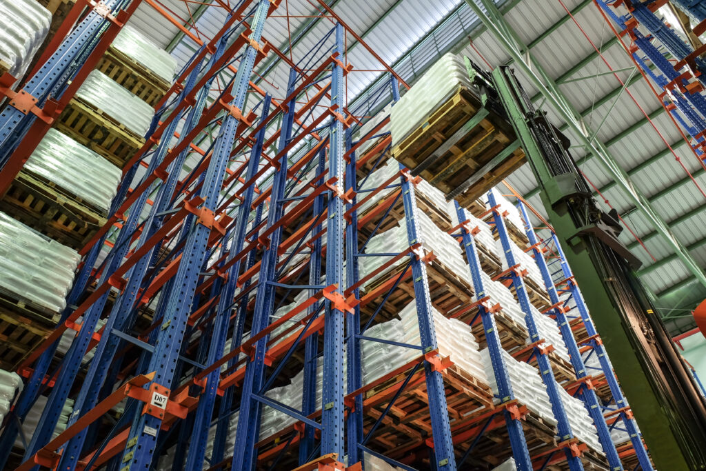 Reach-truck,Lifting,A,Pallet,In,An,Industrial,Warehosue