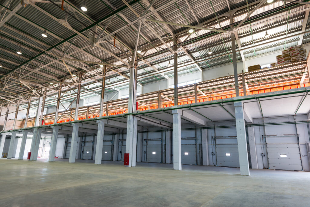 Warehouse,With,Mezzanine,,Inside,Automated,Industrial,Storage,Of,Factory.,Interior