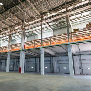 Warehouse,With,Mezzanine,,Inside,Automated,Industrial,Storage,Of,Factory.,Interior